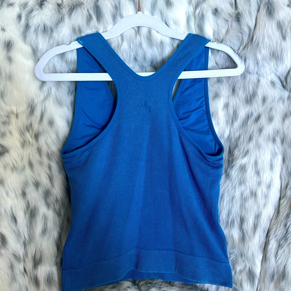 Racetrack tank in poolside blue